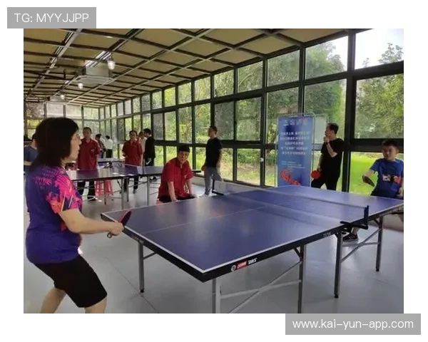 社区体育节现祖孙同赛场景 年龄最大选手85岁