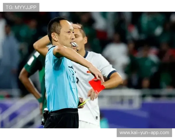 裁判一拉二控场画面走红网络，专业素养获网友称赞